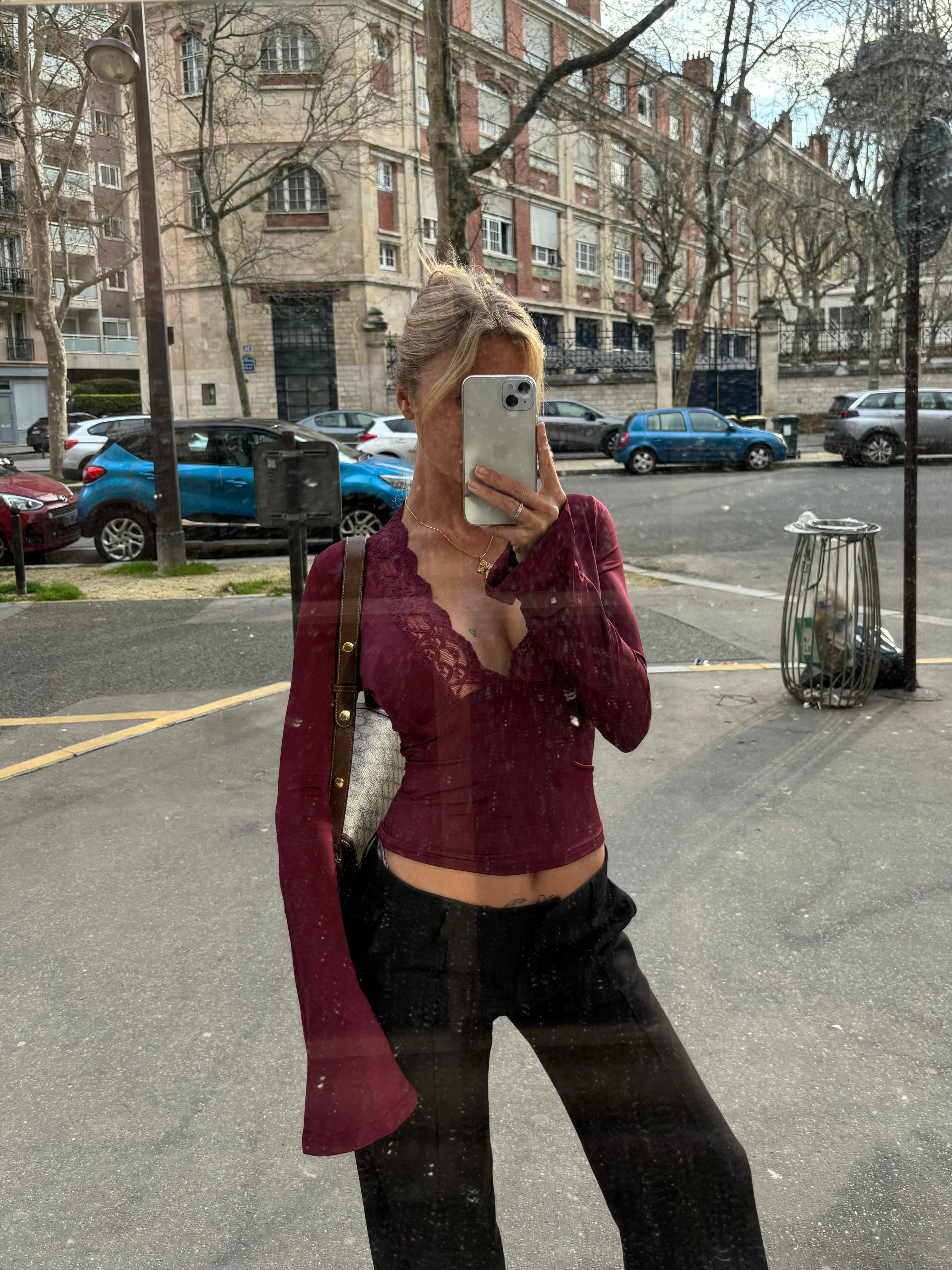 Luna Női Csipkés Top Mély V-Nyakkivágással Hosszú Ujjakkal