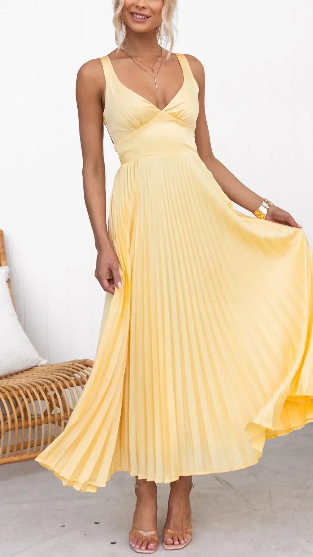 Luna Női Maxi Ruha V-nyakú Pliszírozott Elegáns Modern