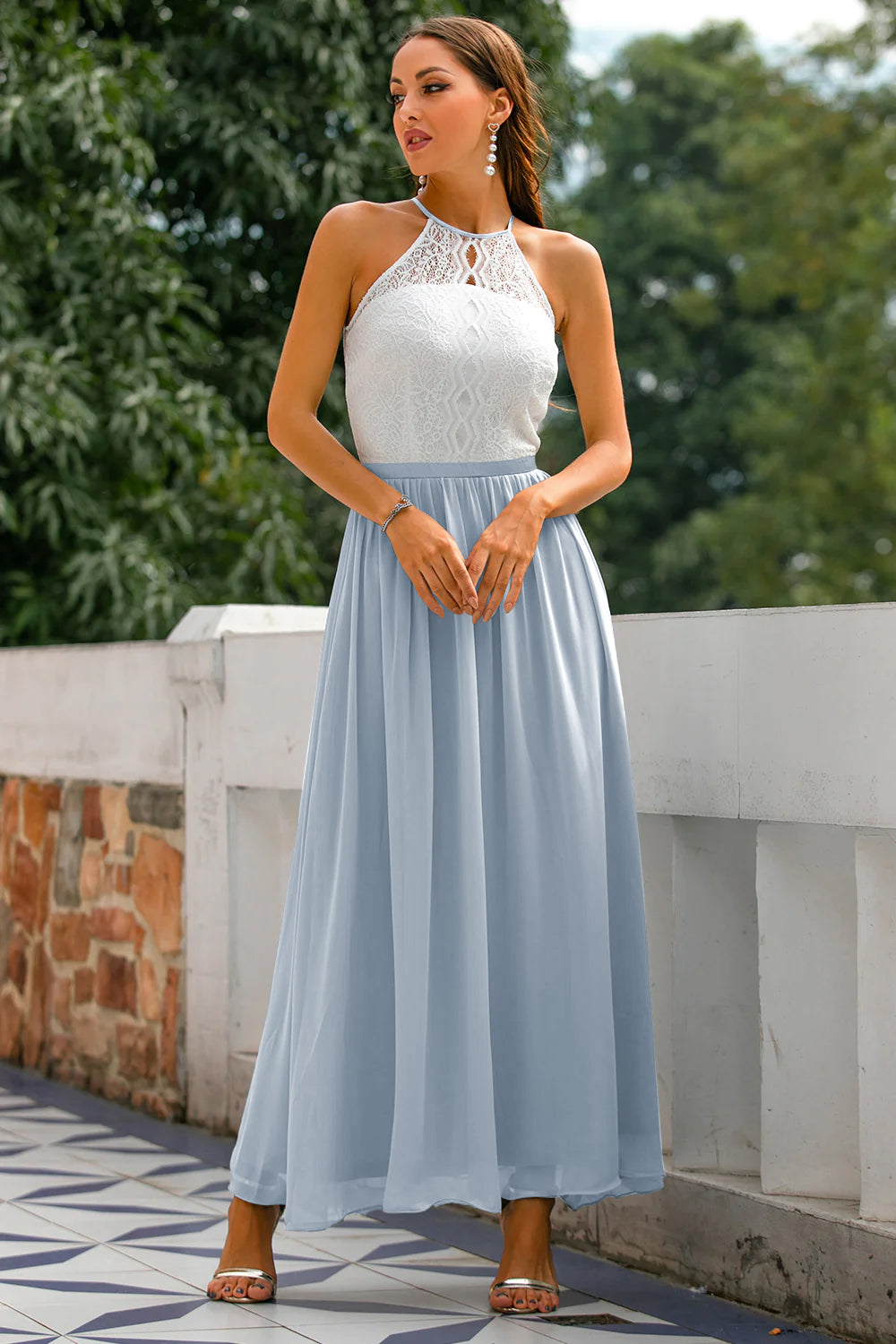 Aurea Női Esküvői Vendég Halter Maxi Ruha Modern Halter Nyakú Elegáns Sziluett Kivitelben