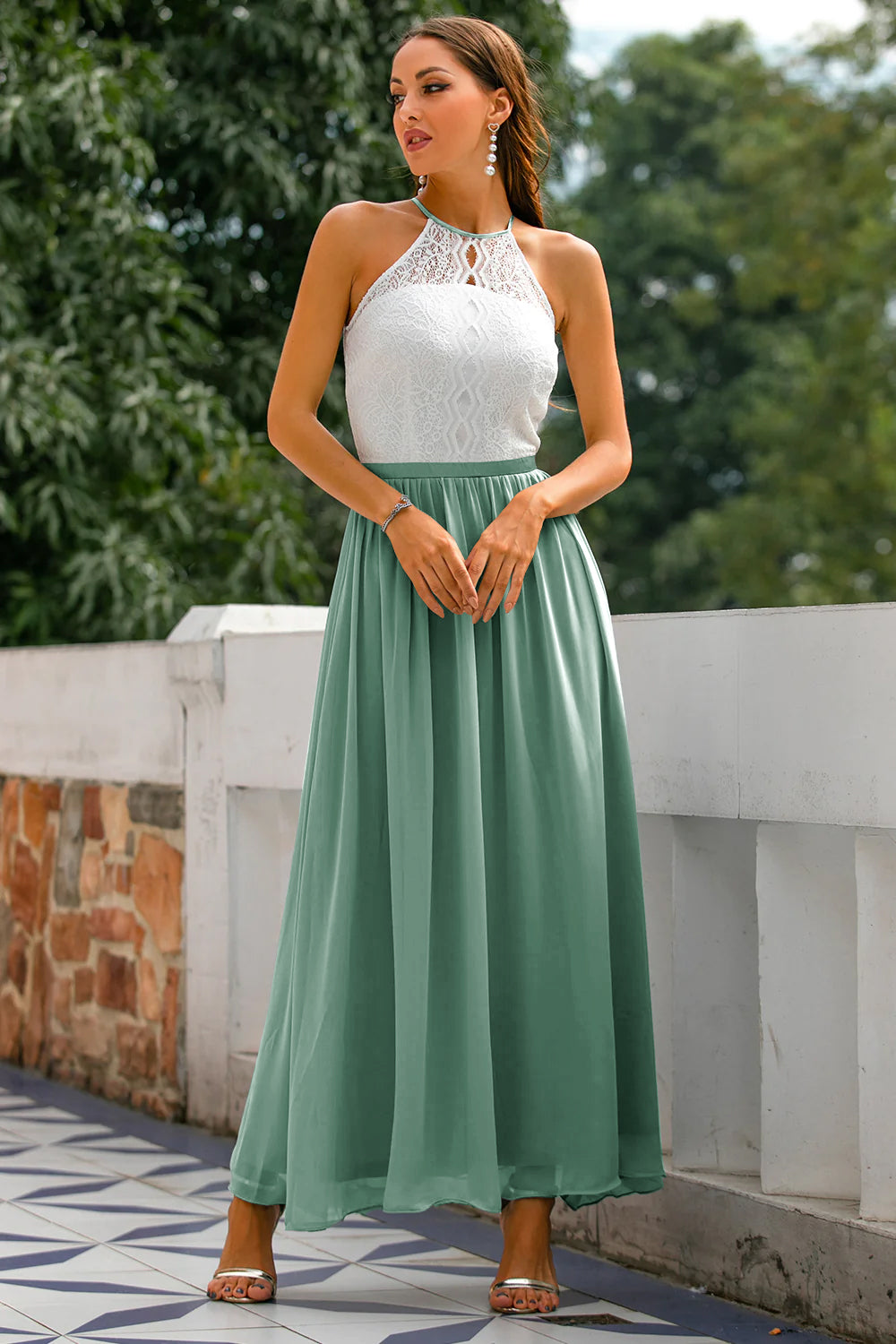 Aurea Női Esküvői Vendég Halter Maxi Ruha Modern Halter Nyakú Elegáns Sziluett Kivitelben