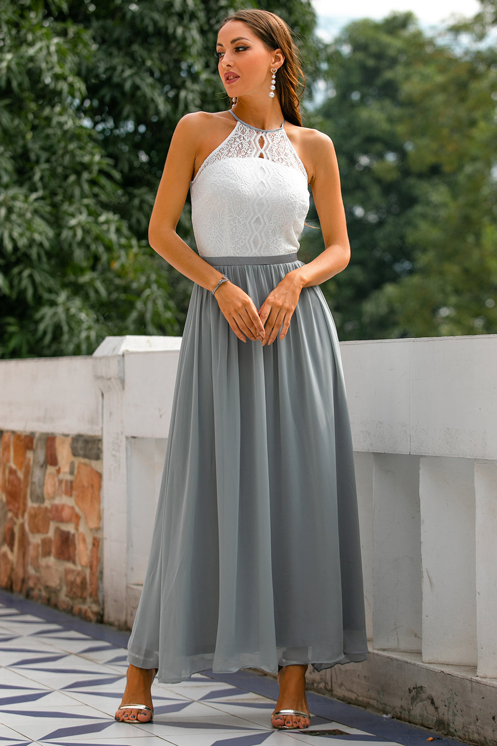 Aurea Női Esküvői Vendég Halter Maxi Ruha Modern Halter Nyakú Elegáns Sziluett Kivitelben