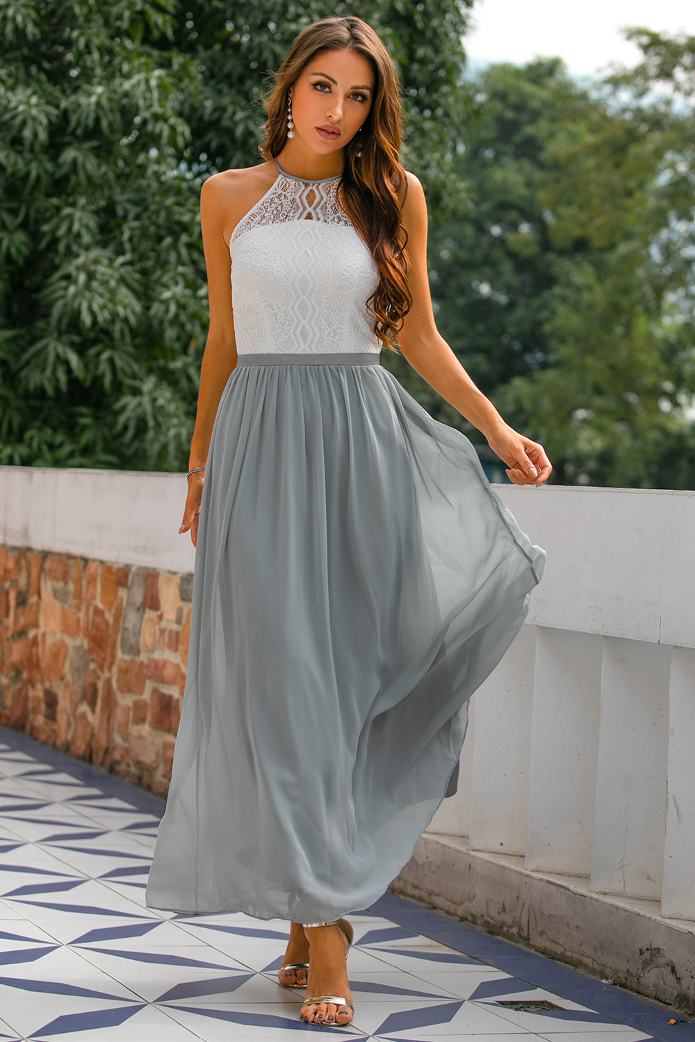 Aurea Női Esküvői Vendég Halter Maxi Ruha Modern Halter Nyakú Elegáns Sziluett Kivitelben