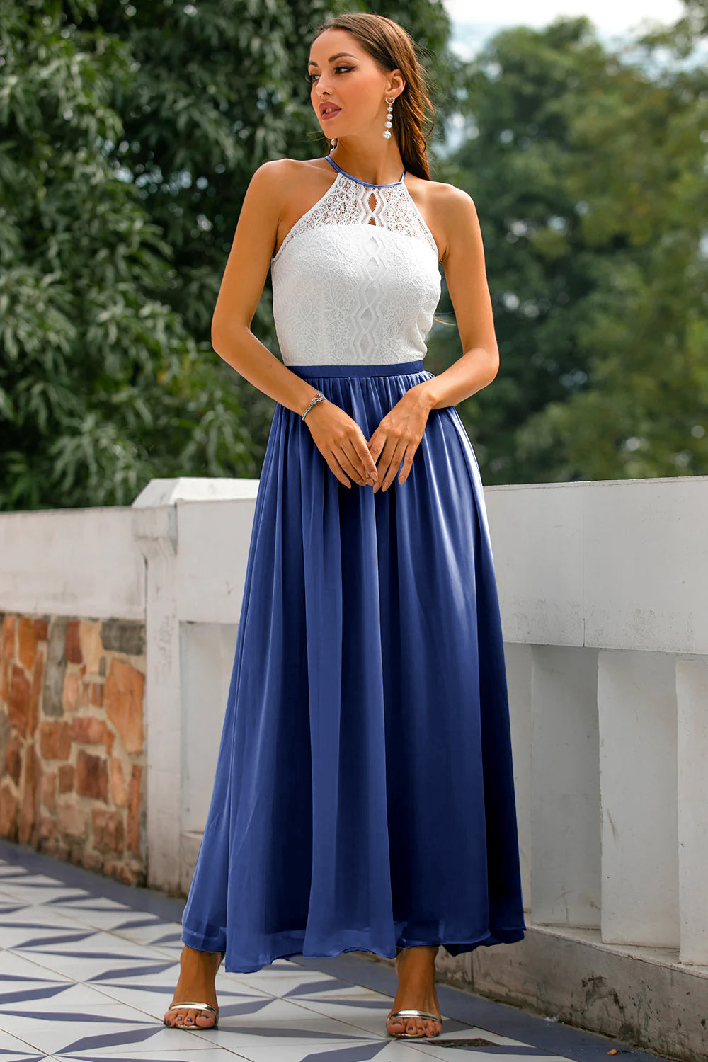 Aurea Női Esküvői Vendég Halter Maxi Ruha Modern Halter Nyakú Elegáns Sziluett Kivitelben
