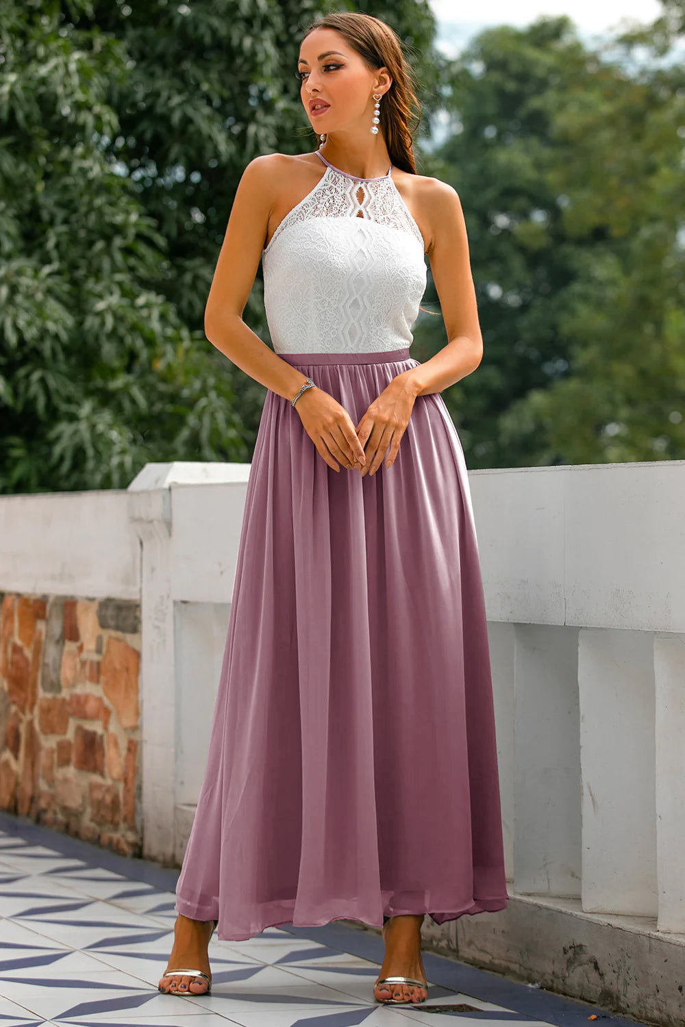 Aurea Női Esküvői Vendég Halter Maxi Ruha Modern Halter Nyakú Elegáns Sziluett Kivitelben